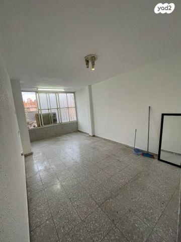 צביה לובטקין 16