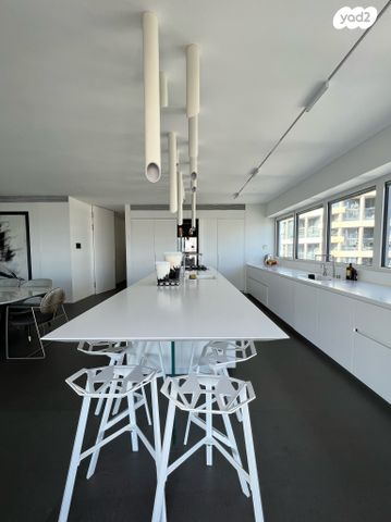 דירה, ניסים אלוני, צמרות איילון, פארק צמרת, תל אביב יפו