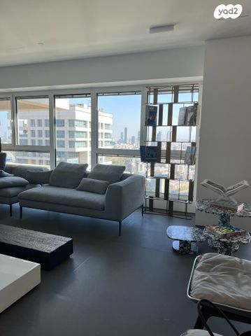 דירה, ניסים אלוני, צמרות איילון, פארק צמרת, תל אביב יפו