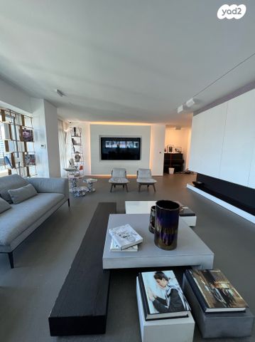 דירה, ניסים אלוני, צמרות איילון, פארק צמרת, תל אביב יפו