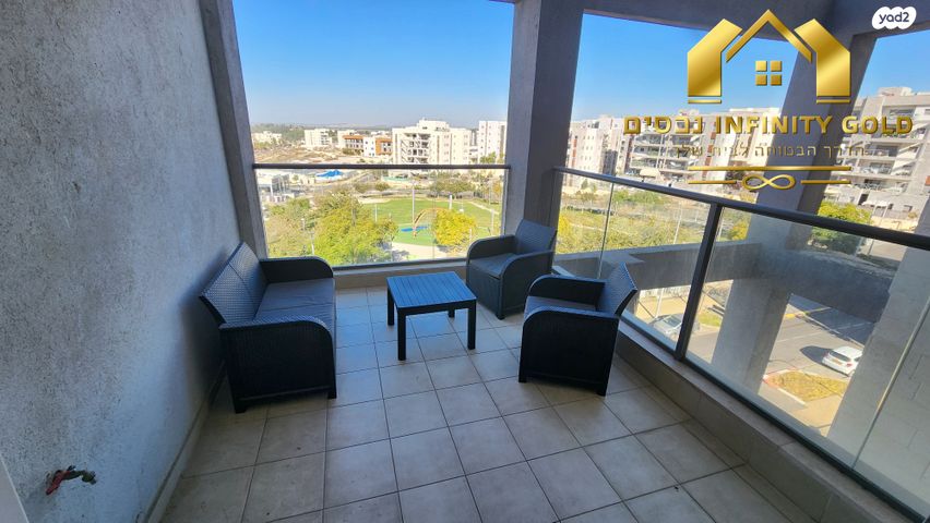 דירה, טופז, אבני חן, חריש