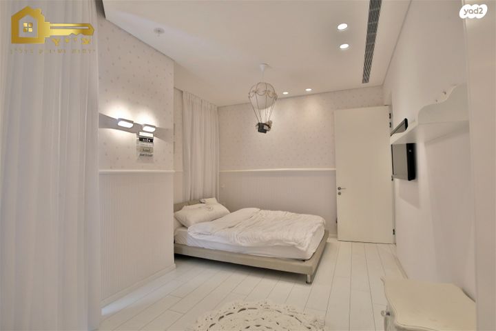 דירת גן, גלילות, תל אביב יפו