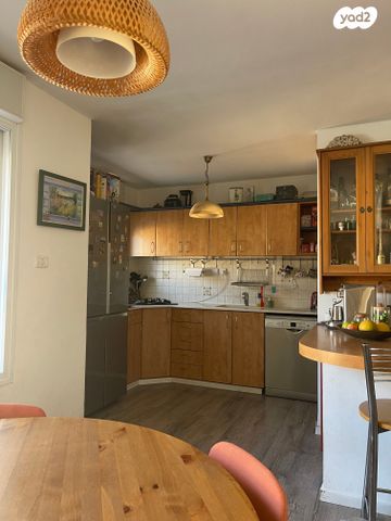 דירה, מרדכי אלקחי, ארמון הנציב, תלפיות מזרח, ירושלים