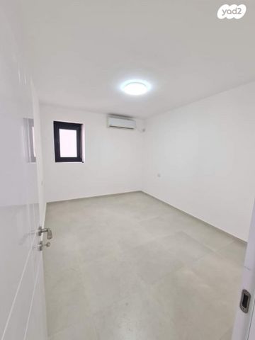 דירה, מעפילי אגוז 29, נווה חן, תל אביב יפו