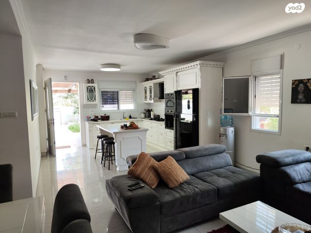 דו משפחתי, פרדס חנה כרכור