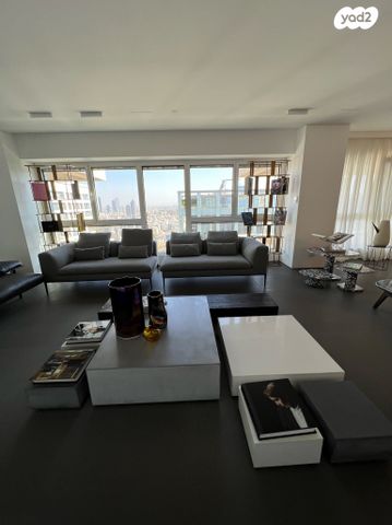 דירה, ניסים אלוני, צמרות איילון, פארק צמרת, תל אביב יפו