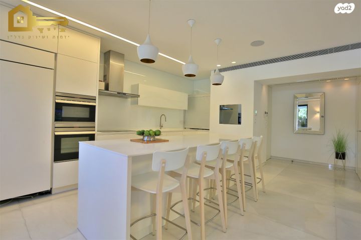 דירת גן, גלילות, תל אביב יפו