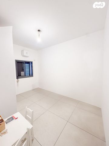 דירת גן, דבורה הנביאה, נגבה, רמת גן