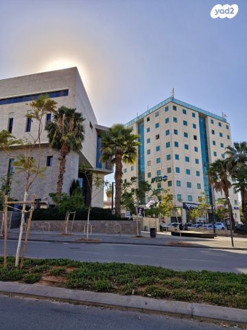 חנויות/ שטח מסחרי