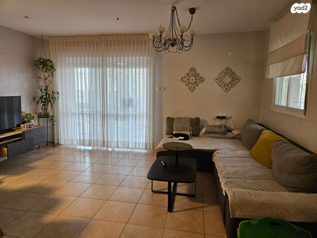 דירת גן, כיכר השונית 4, נופי סלע, מעלה אדומים