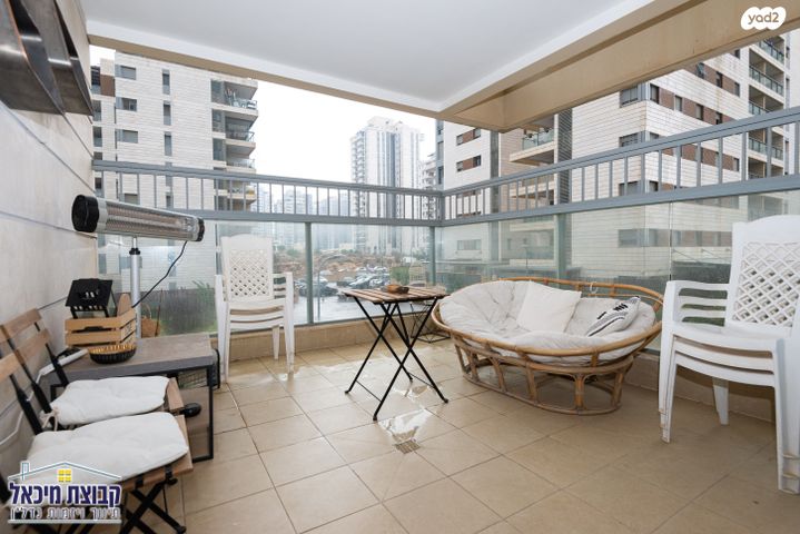 דירה, זהרה אלפסיה, פסגות אפק, ראש העין