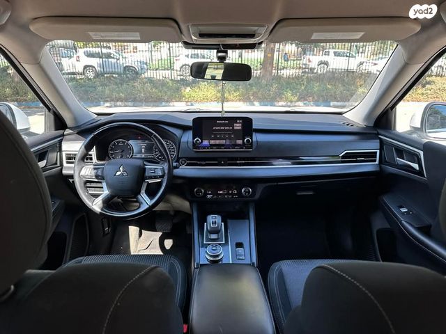 מיצובישי אאוטלנדר