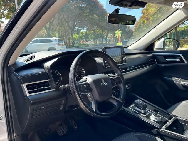 מיצובישי אאוטלנדר