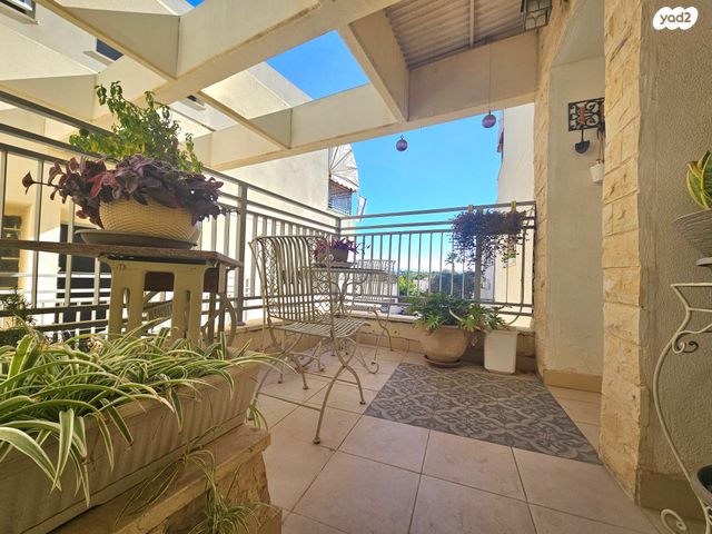 דו משפחתי, משואה, מודיעין מכבים רעות