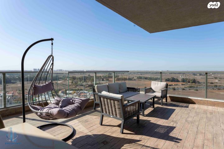 גג/ פנטהאוז, אבן גבירול, רחובות