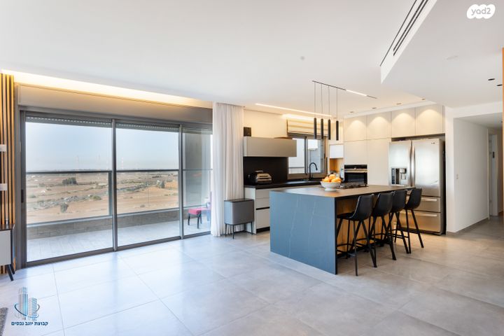 גג/ פנטהאוז, אבן גבירול, רחובות