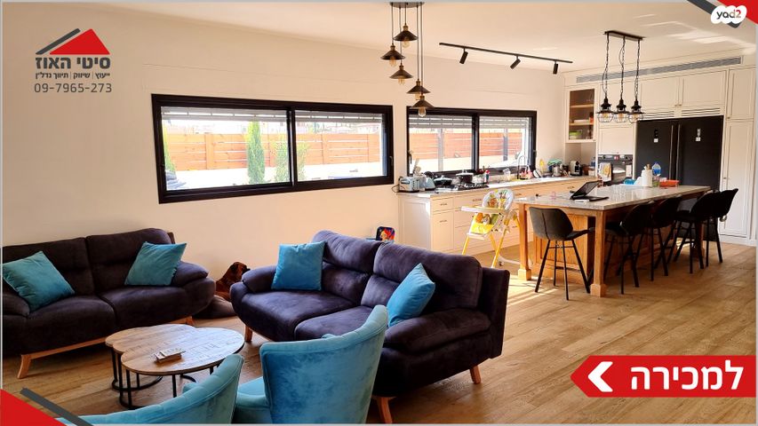 דו משפחתי, תל מונד