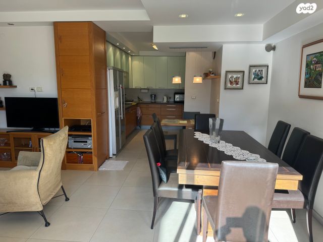 דירה, קרית הפרחים - 2005, רעננה