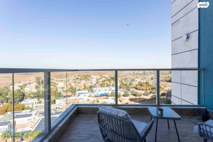 גג/ פנטהאוז, אבן גבירול, רחובות