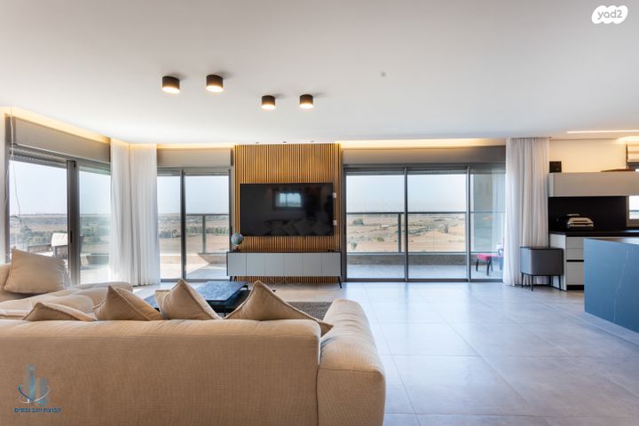 גג/ פנטהאוז, אבן גבירול, רחובות