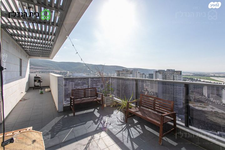 דופלקס, הגל 10, החותרים, טירת כרמל