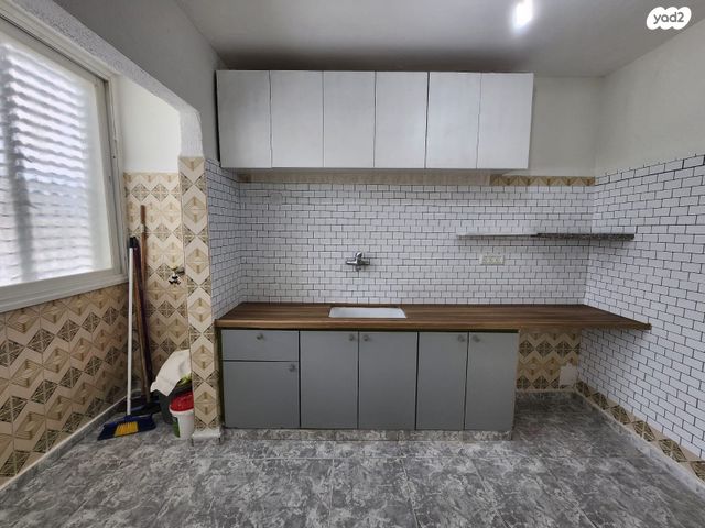 דירה, גיורא, טירת כרמל