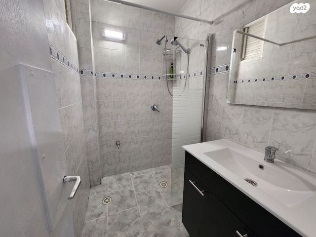 דירה, גיורא, טירת כרמל