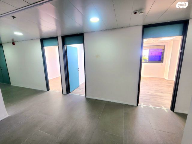 משרדים, קדימה צורן