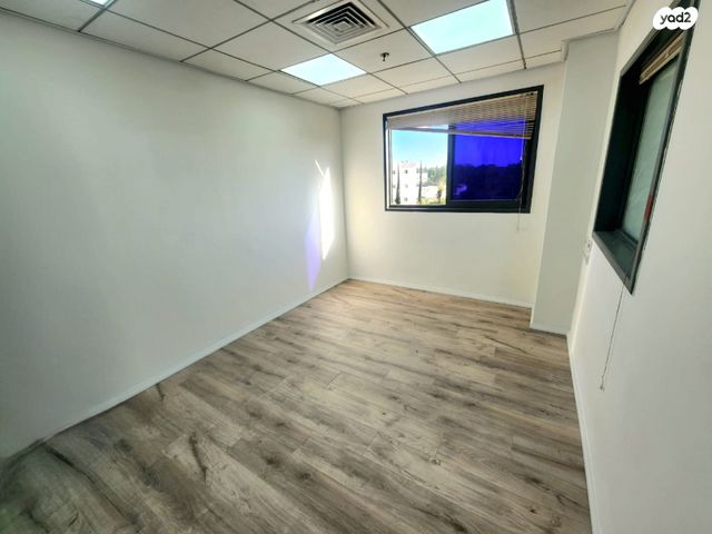 משרדים, קדימה צורן