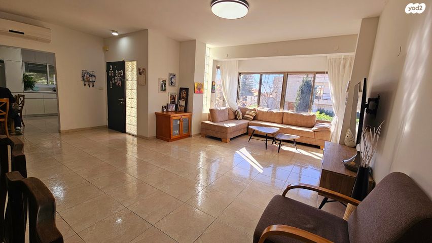 דו משפחתי, ספיר, סביונים, מעלות תרשיחא