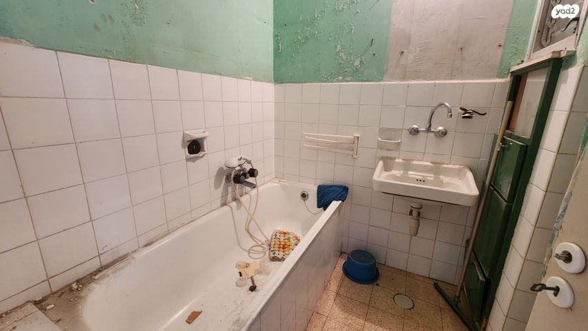 דירה, אלי כהן, רמת הנשיא, בת ים