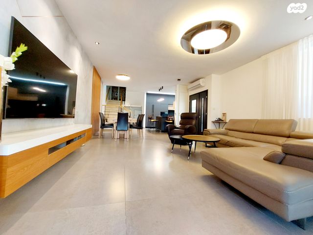 דו משפחתי, כפר יונה