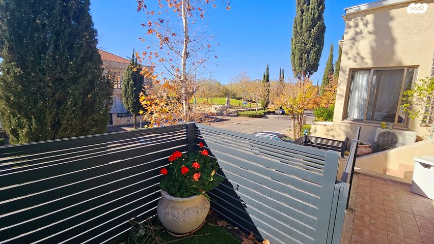 דו משפחתי, ספיר, סביונים, מעלות תרשיחא