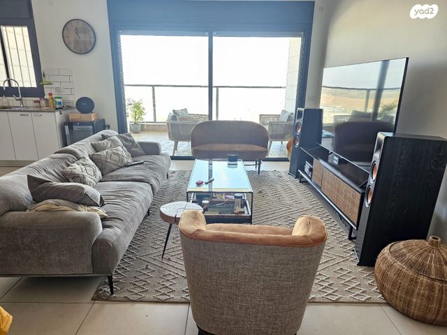 דירה, יעקב תמרי, חצרות המושבה, רחובות