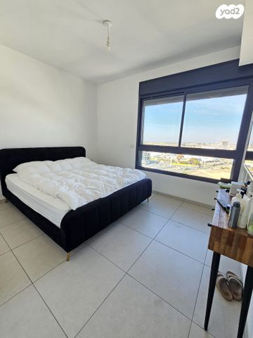 דירה, יעקב תמרי, חצרות המושבה, רחובות