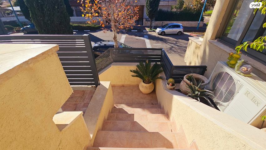 דו משפחתי, ספיר, סביונים, מעלות תרשיחא