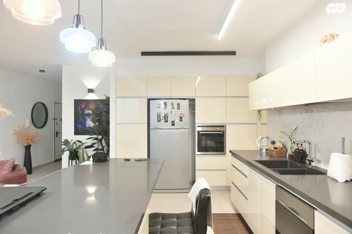 דירה, צבי הירש קלישר, מחנה יהודה, פתח תקווה