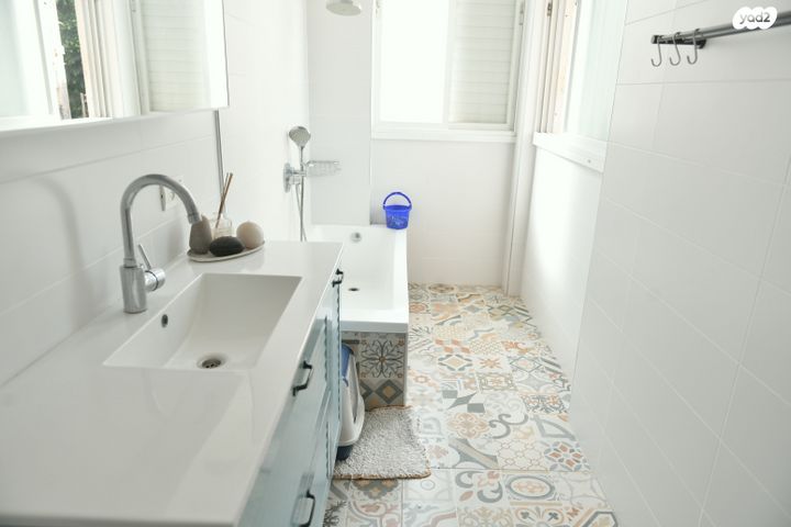 דירה, צבי הירש קלישר, מחנה יהודה, פתח תקווה