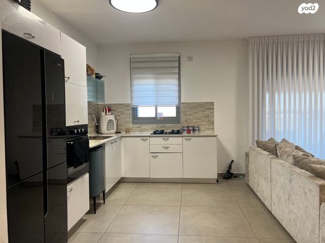 דירה, חרמון, נאות שז"ר, יבנה