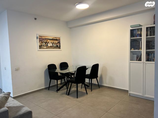 דירה, חרמון, נאות שז"ר, יבנה