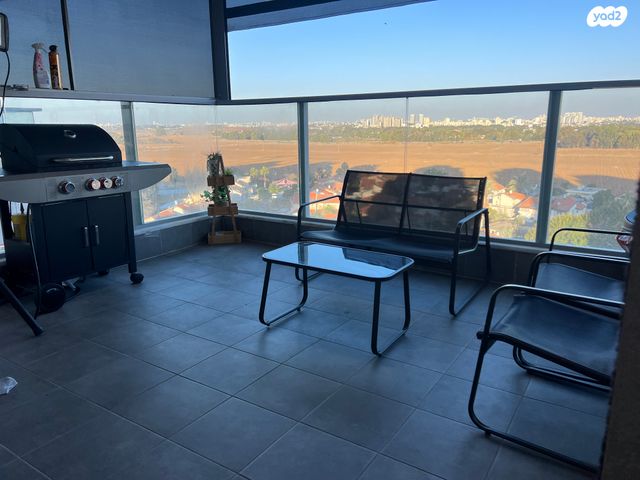 דירה, חרמון, נאות שז"ר, יבנה