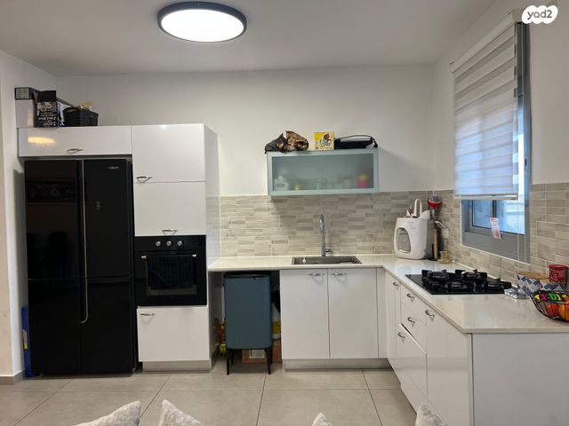 דירה, חרמון, נאות שז"ר, יבנה