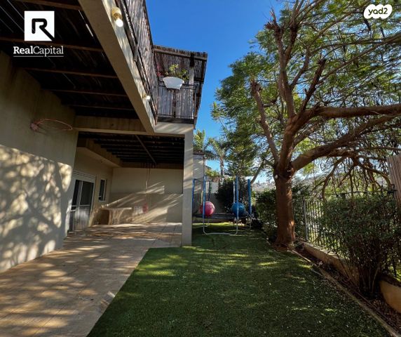 דו משפחתי, איילון, אלפי מנשה