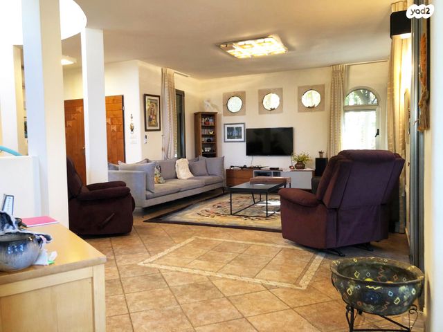 בית פרטי/ קוטג', הפרחים, כפר ורדים