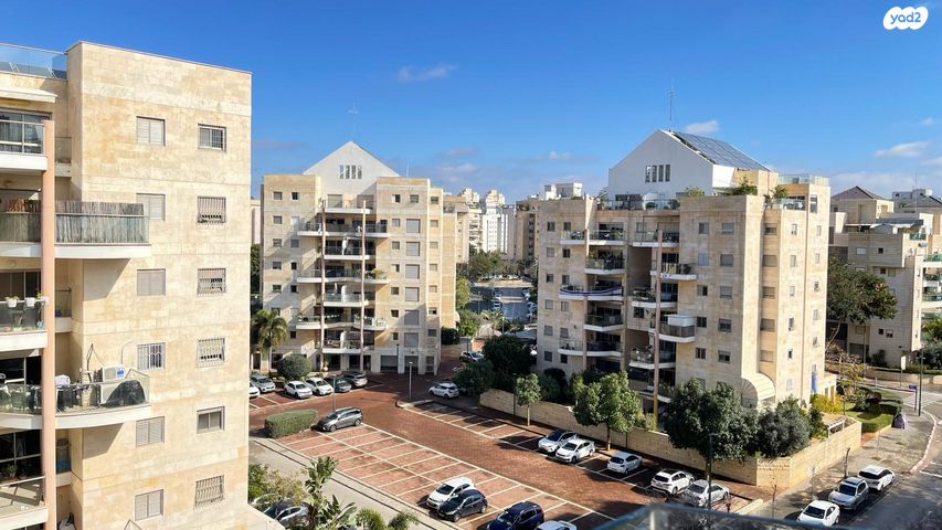 שדרות טום לנטוס 