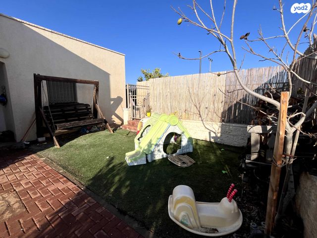 דו משפחתי, נוקדים