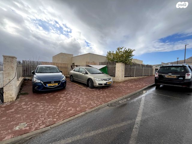 דו משפחתי, נוקדים