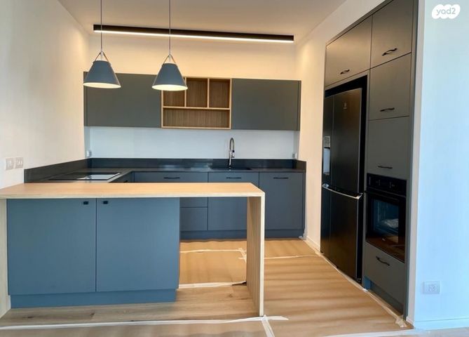 ניסים אלוני 