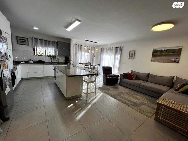 דו משפחתי, נוקדים