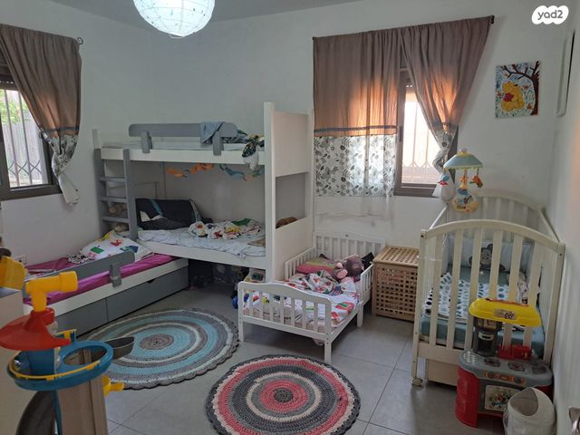 דו משפחתי, נוקדים